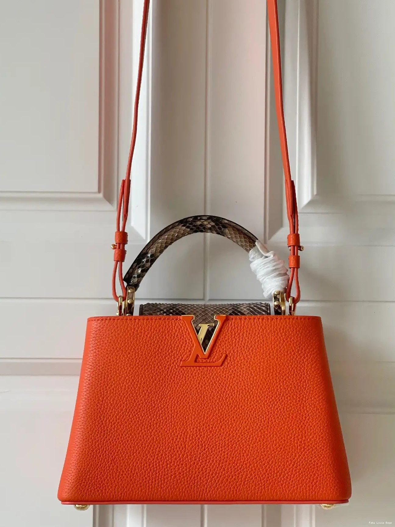 LOUIS BB VUITTON CAPUCINES 0528